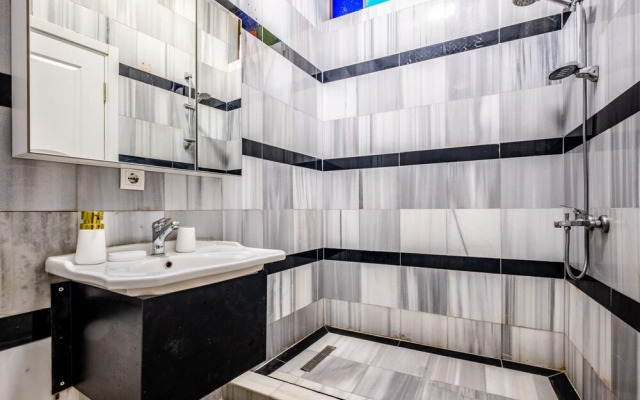 Stylish Flat With Excellent Location in Beyoglu