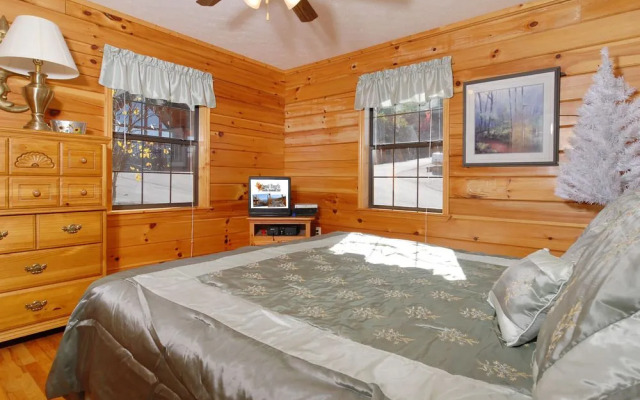 Miss Bee Haven 236 by RedAwning