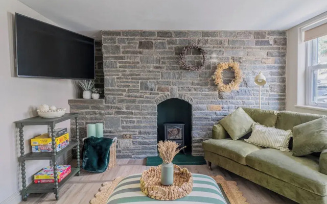 Cottage Cwtch