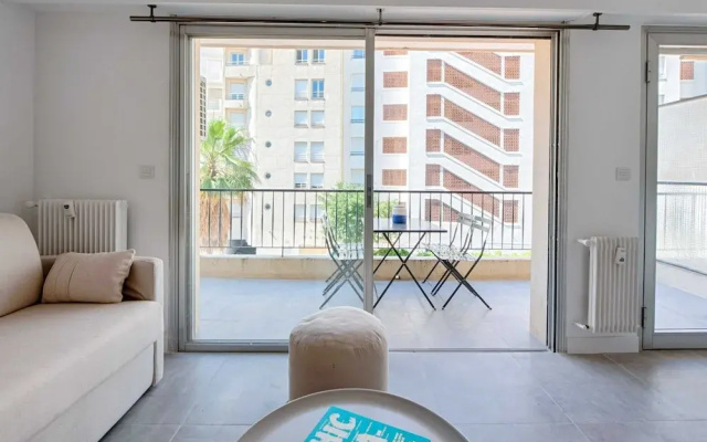 Beautiful Flat With Balcony - 200m From the Beach