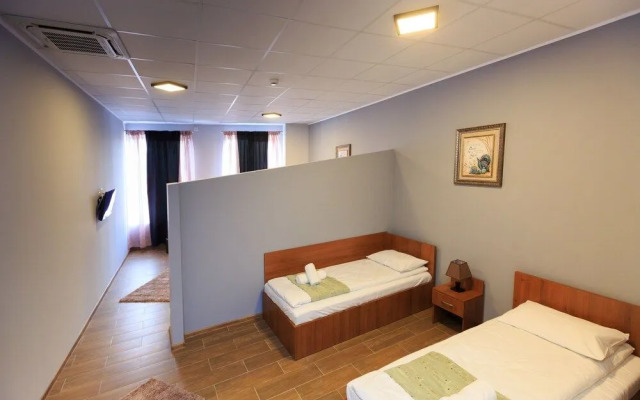 Corner Center Rental