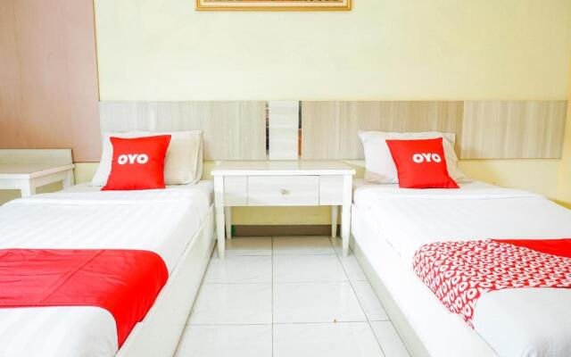 OYO 2085 Chrysanta Hotel