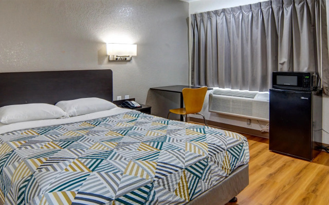 Motel 6 Longview, TX