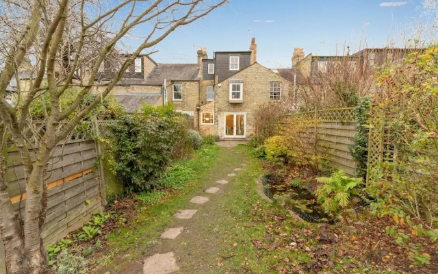 The River Cam Escape - 5BDR with Private Garden with Pond