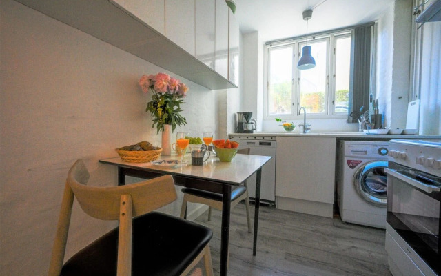 Sanders Lake - Pleasant 2-bdr Apt in City Center