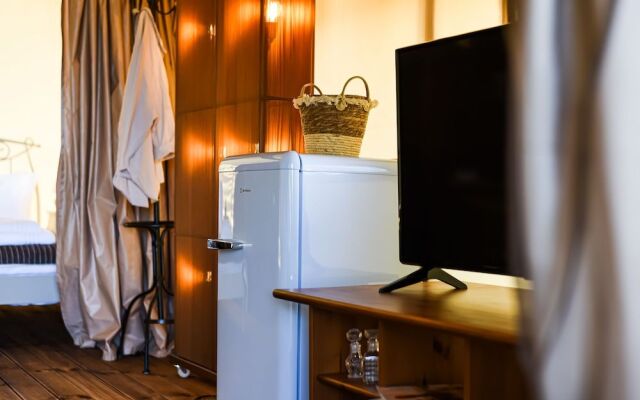 Pefkon Suites