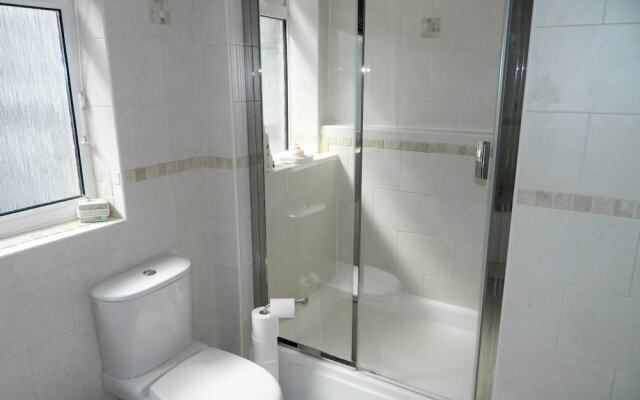 Period Home - Charming Features - 1 Mile From Hoe