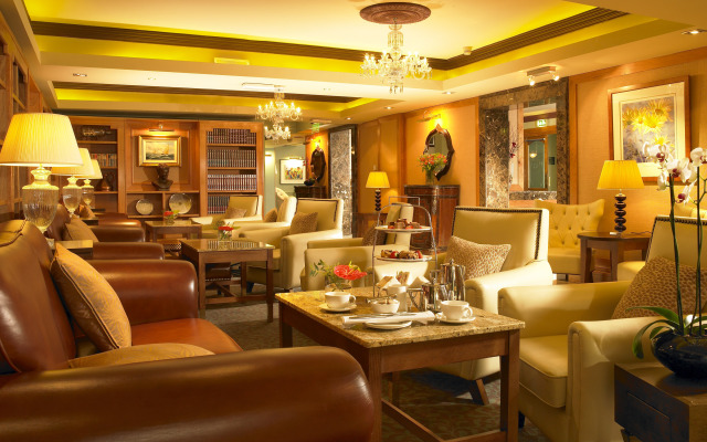 Castlecourt Hotel