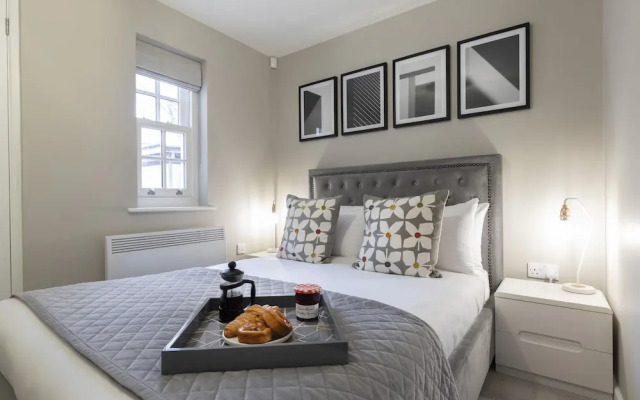 Elliot Oliver - 2 Bedroom Garden Apartment With Parking
