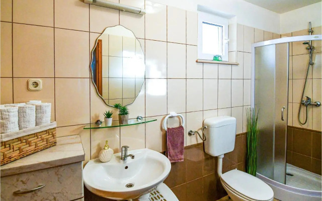 Three-Bedroom Holiday home with Sea View in Praznica