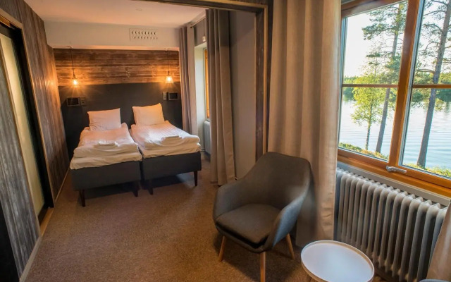 Arctic River Lodge