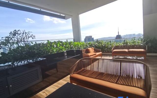 The Luxe by Infinitum Suites