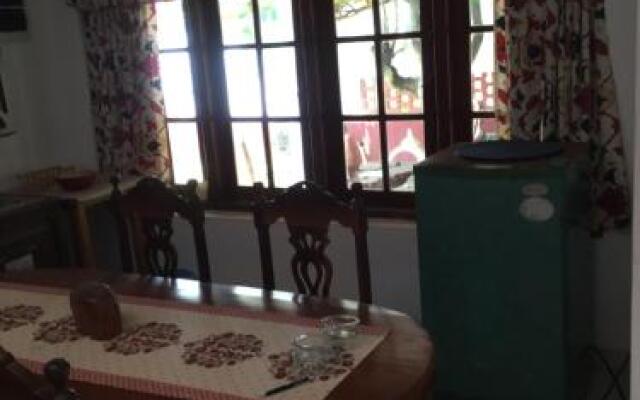 Petter's Beach Inn