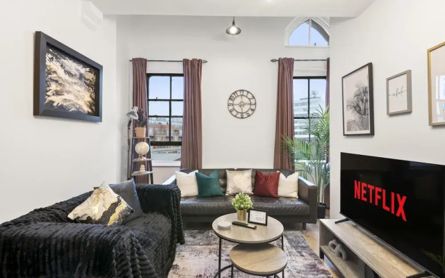 Spacious City Apartment in Birmingham