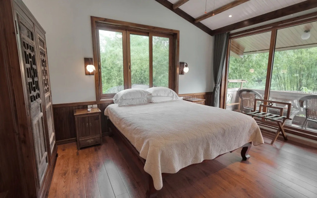 Yangshuo Mountain Retreat