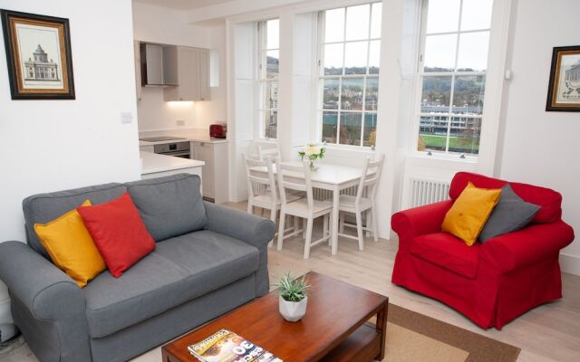 Bright 1 Bedroom Apartment With Views in Bath