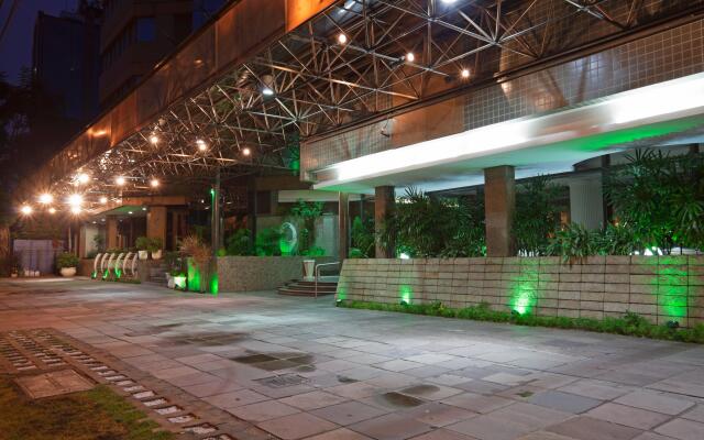 Master Porto Alegre Hotel - Av Carlos Gomes, Proximo Consulado Americano
