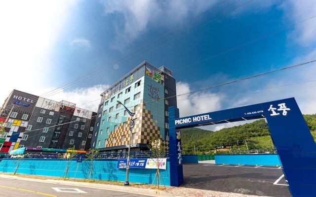 Sacheon Hotel Picnic