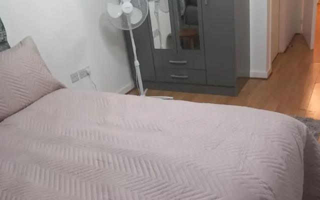 5 Guests - Pet Friendly - Balcony & Free Parking