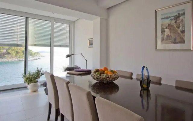 Beachfront villa Tribunj