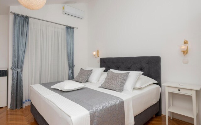 Amazing Apartment in Tucepi With 1 Bedrooms and Wifi