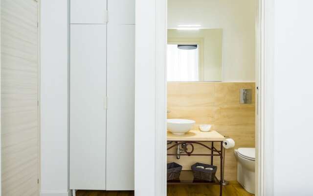 Barrio 133 - Double Bedroom in Center by Napoliapartments