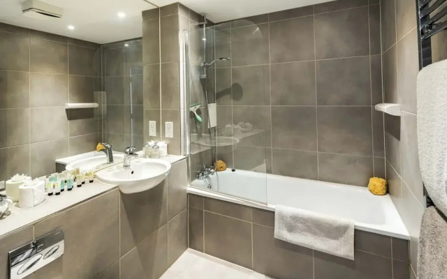 Shiny &amp; Comfy stay with Underground links nearby!