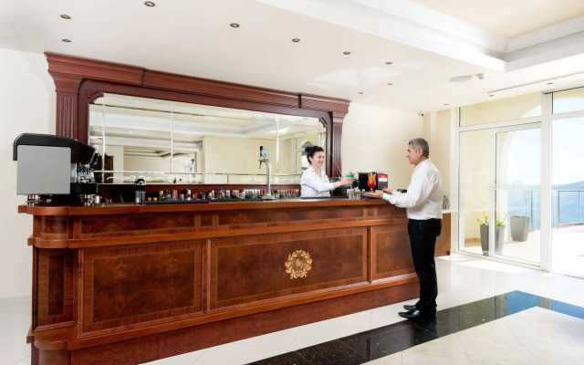 Avalon Palace Hotel