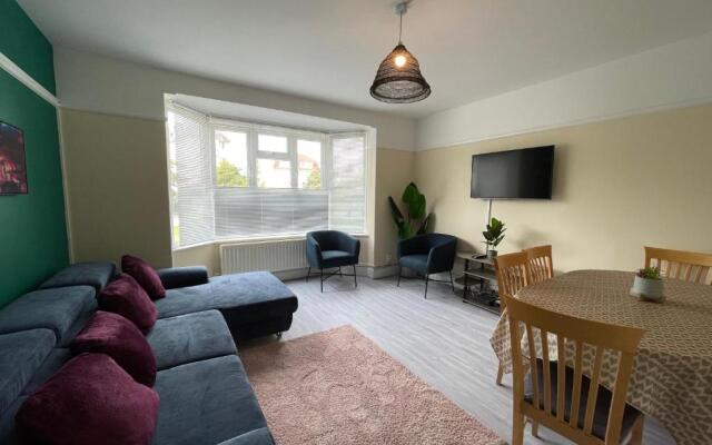 Bournemouth 3 Bedroom - Parking