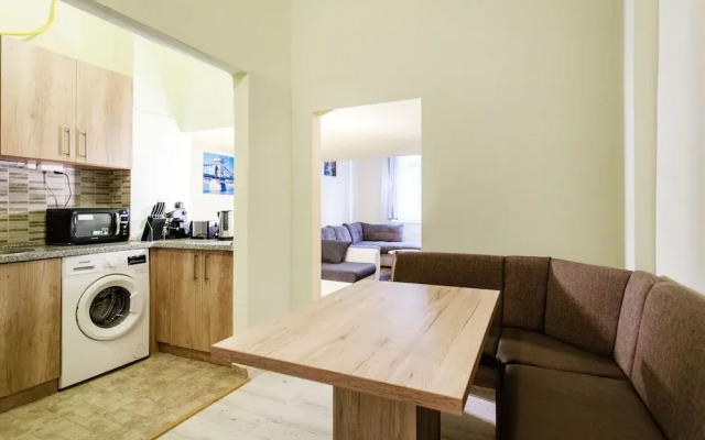 Balassi 27 Apartment