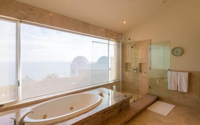 Spacious 5 BR W/amazing Ocean View at Villa del Mar