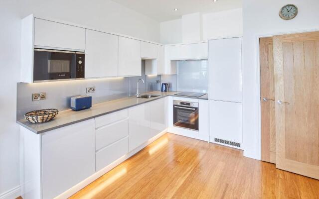 Host Stay Saltwater Suite