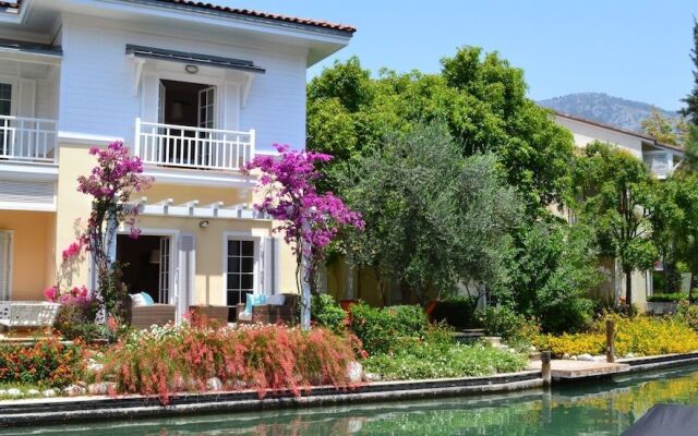 Portville Villas by Villa Safiya