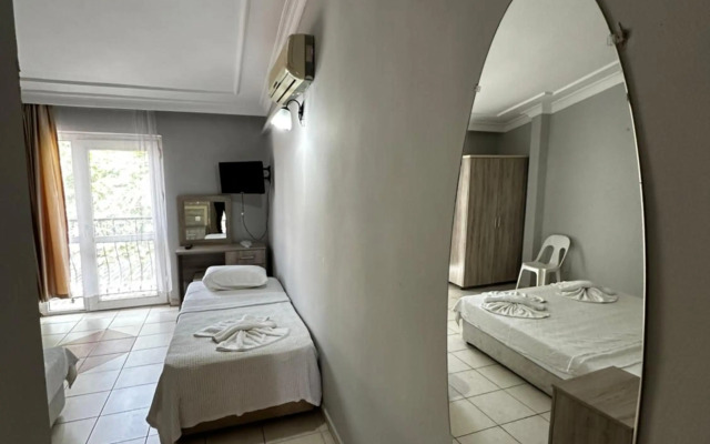Carmina Hotel