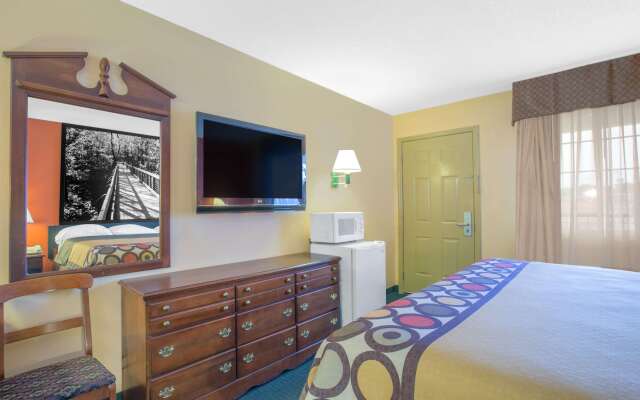 Super 8 by Wyndham Talladega AL