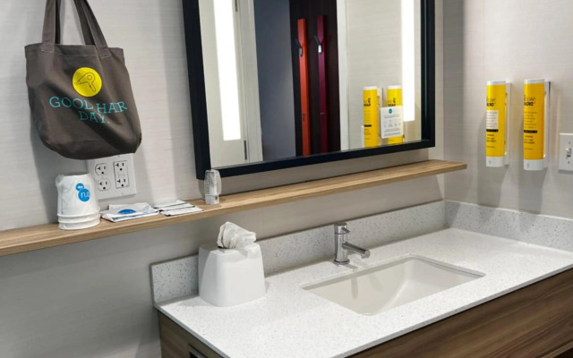 Tru by Hilton Lancaster East