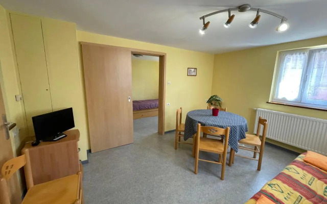 Residence Jaune Et Rose