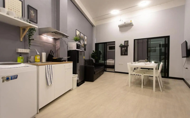 U1 Large 2 bed rooms BTS Udomsuk