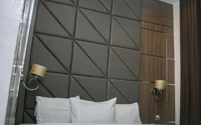 Laycon Hotel & Suites