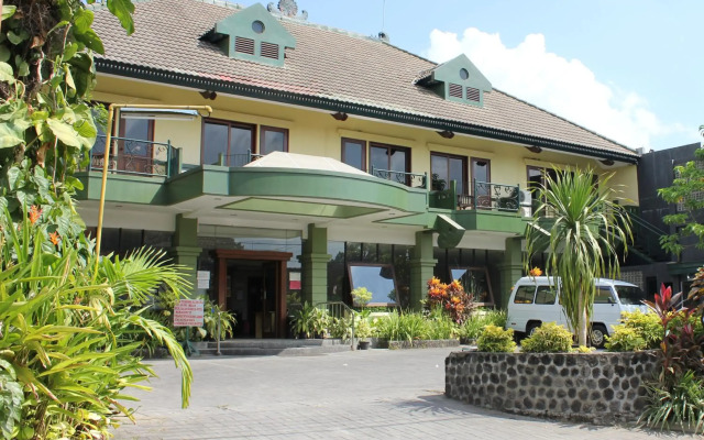Hotel Winotosastro Garden
