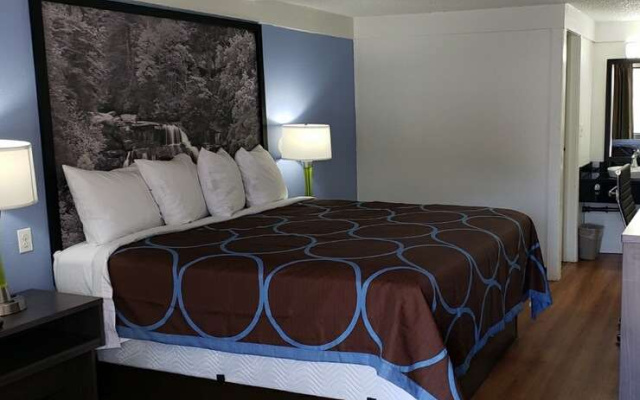 Super 8 by Wyndham Asheville/Biltmore