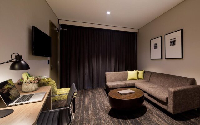 The Glen Hotel & Suites