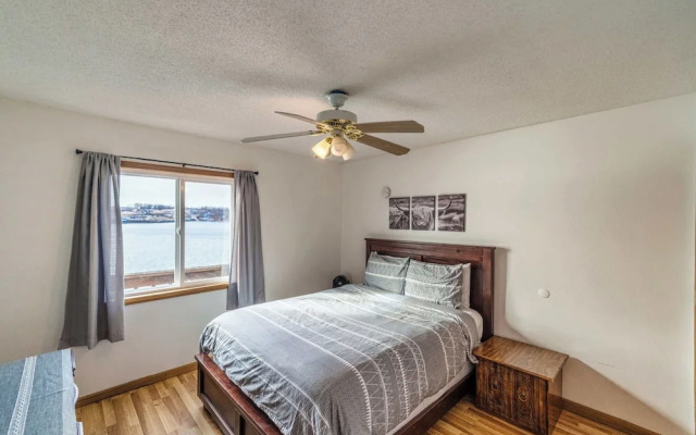 Redbud Retreat Amenity-filled Waterfront Home!