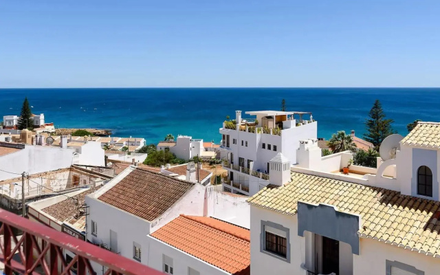 Top Floor Ocean View Apartment – Near Beach Luz