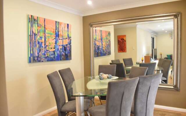 Modern 2 Bedroom Unit Close to CBD