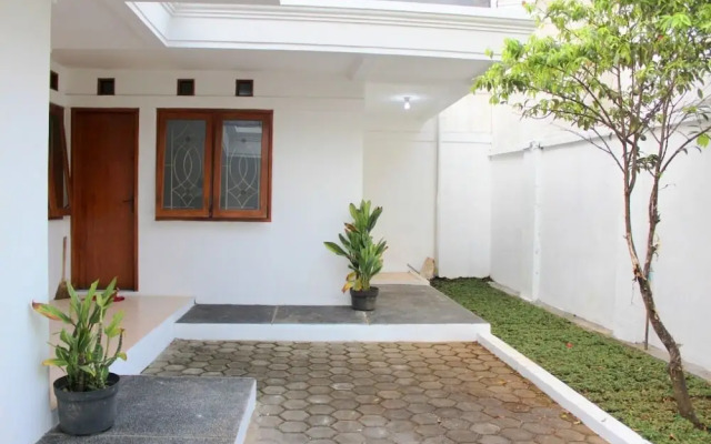 De Nuansa Dago Villa by HouseinBandung