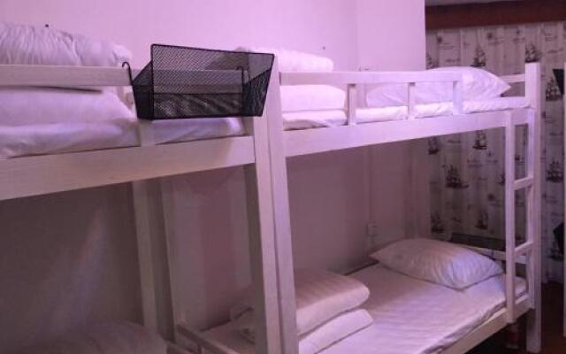 Yujiang International Hostel Jingji 100 Branch