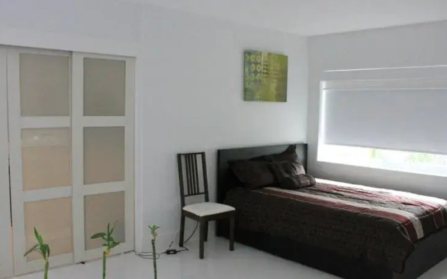 South Beach Contemporary Suite