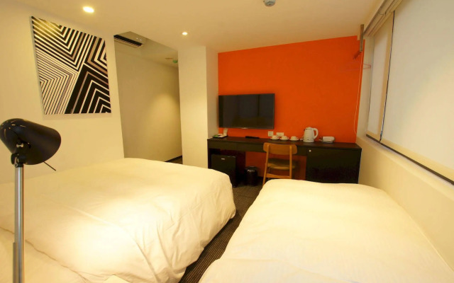 color fun inn