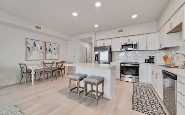 Charming 2bd/1.5ba Beachfront Condo w/ Pool View